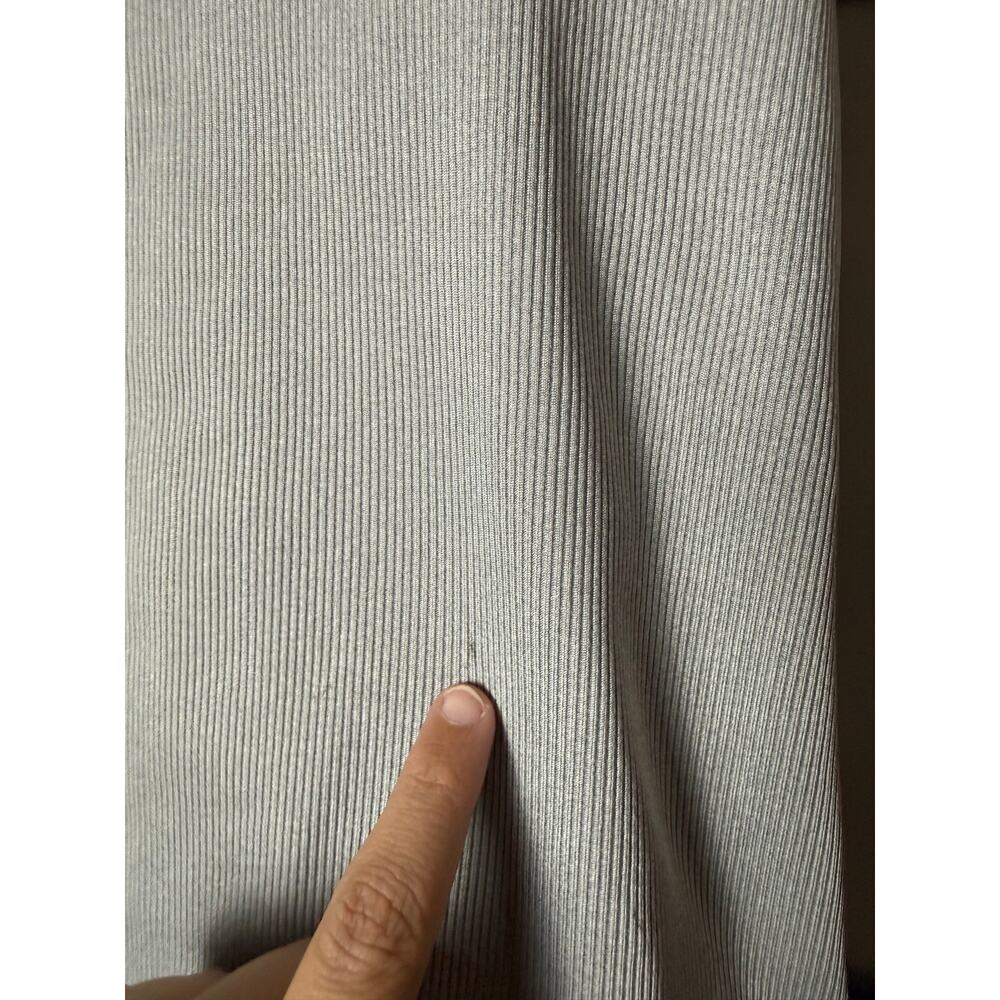 Alo Ribbed Tank Size Large - Picture 5 of 6